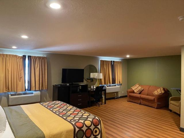 Super 8 By Wyndham Hotel