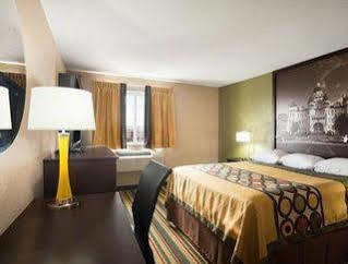 Super 8 By Wyndham Hotel 2*